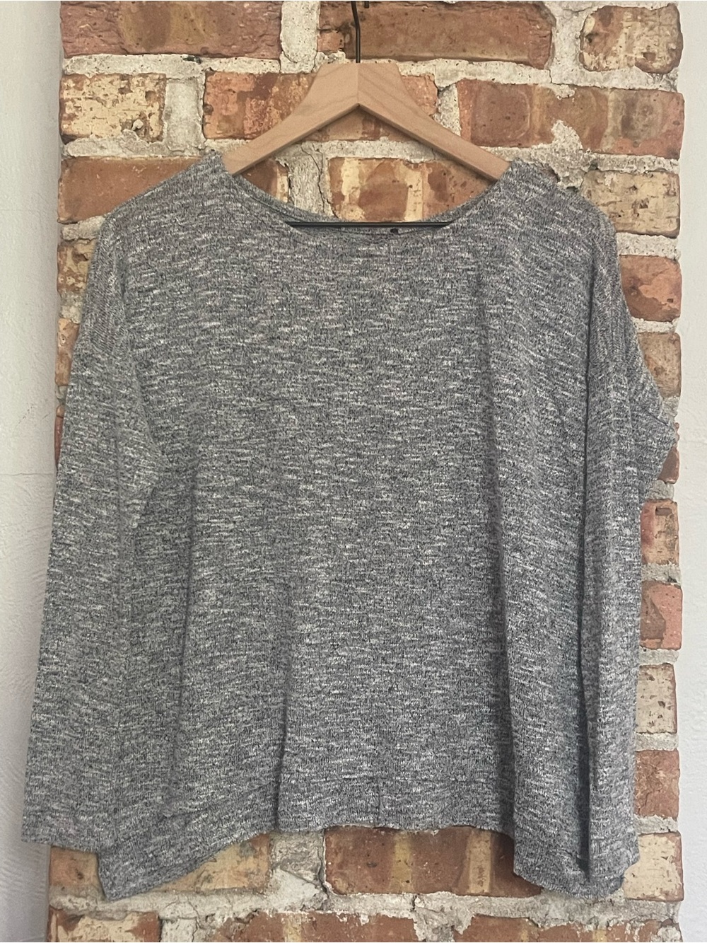 Light Gray Marled Knit Top w Back Panel Detail - Small